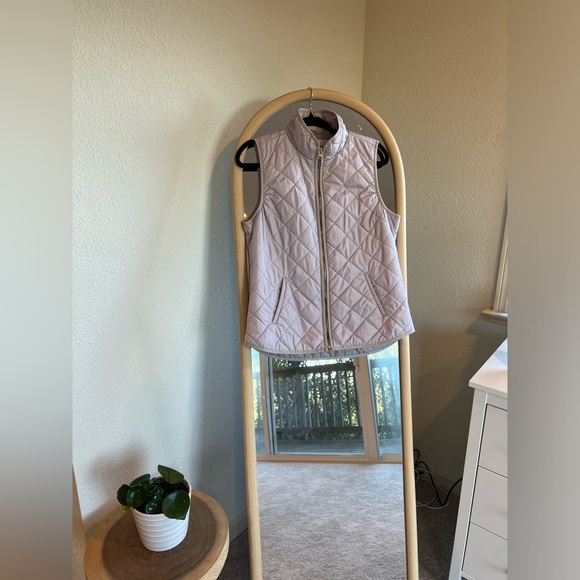 Old Navy quilted vest. Size M. - Picture 4 of 4